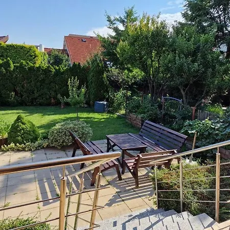 3 Bedroom Luxury Garden Oasis * 布拉迪斯拉发