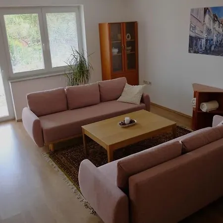 3 Bedroom Luxury Garden Oasis 公寓