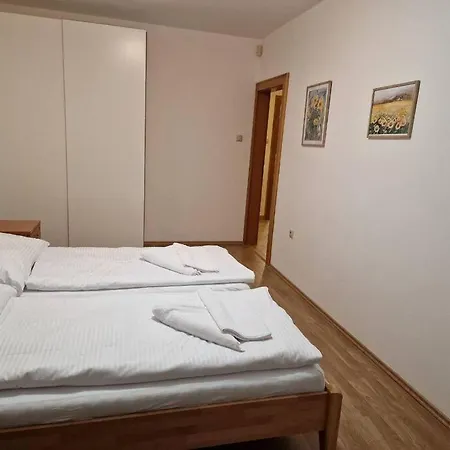 公寓 3 Bedroom Luxury Garden Oasis *