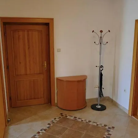 3 Bedroom Luxury Garden Oasis 公寓 布拉迪斯拉发