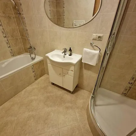 3 Bedroom Luxury Garden Oasis 公寓